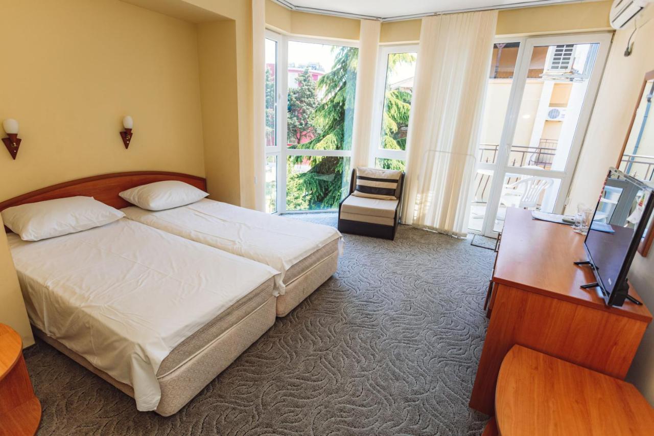 Hotel Dolphin Ravda Extérieur photo