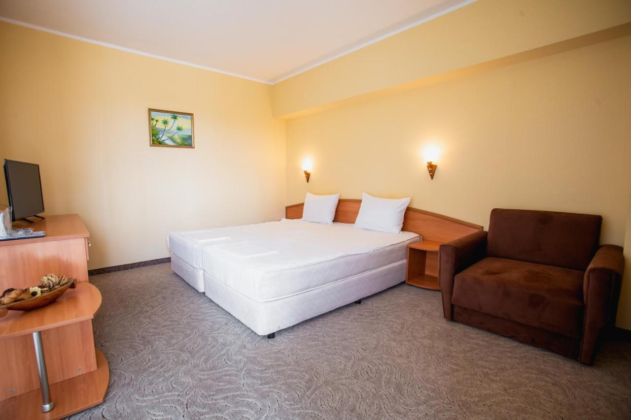 Hotel Dolphin Ravda Extérieur photo