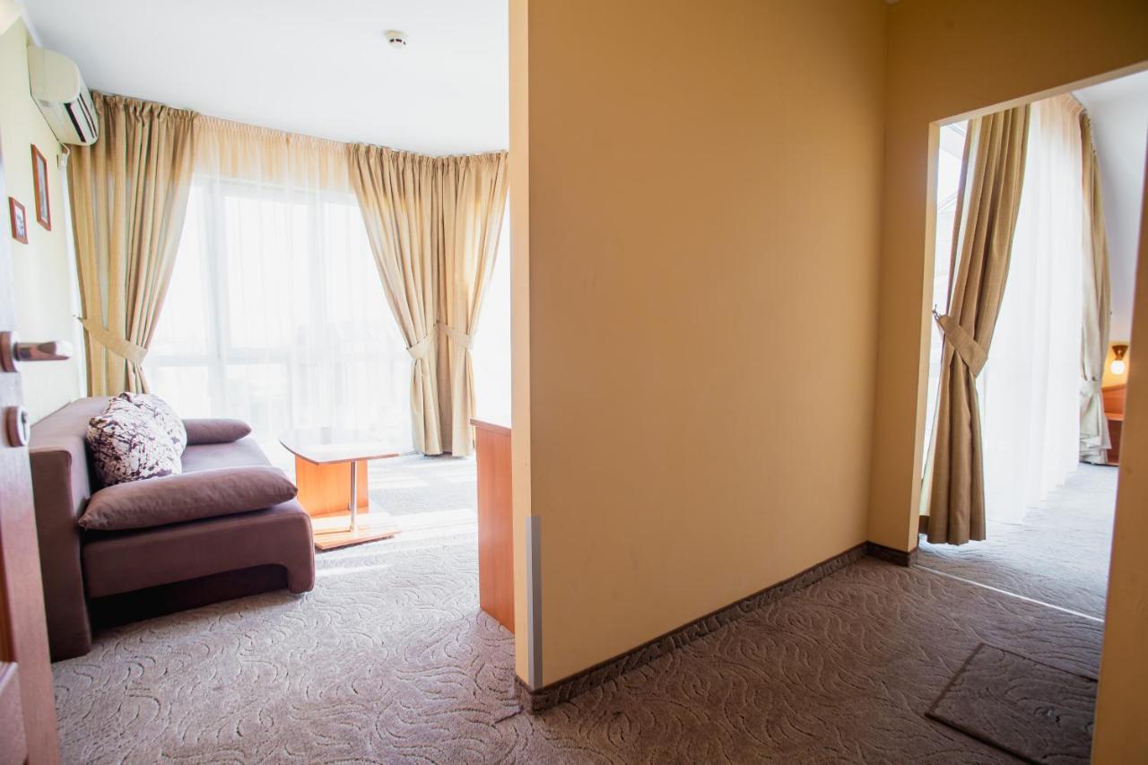 Hotel Dolphin Ravda Extérieur photo