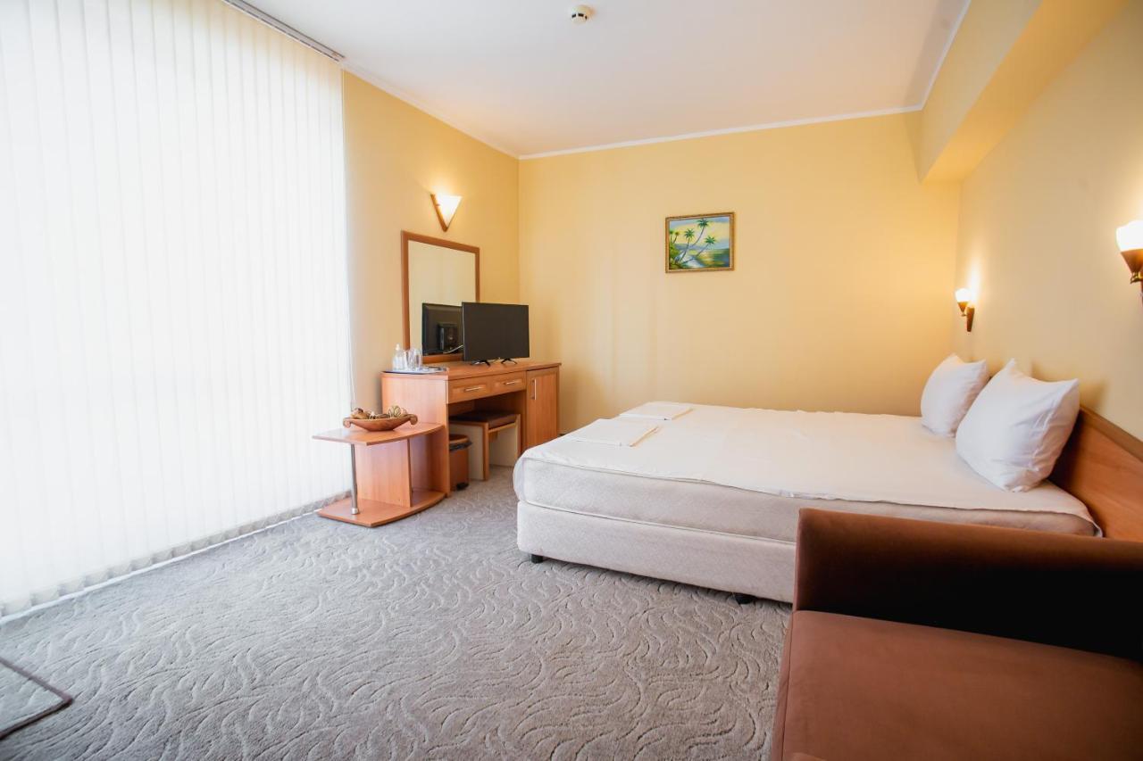 Hotel Dolphin Ravda Extérieur photo