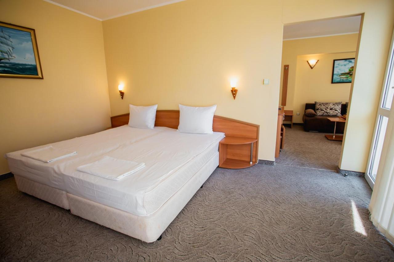 Hotel Dolphin Ravda Extérieur photo